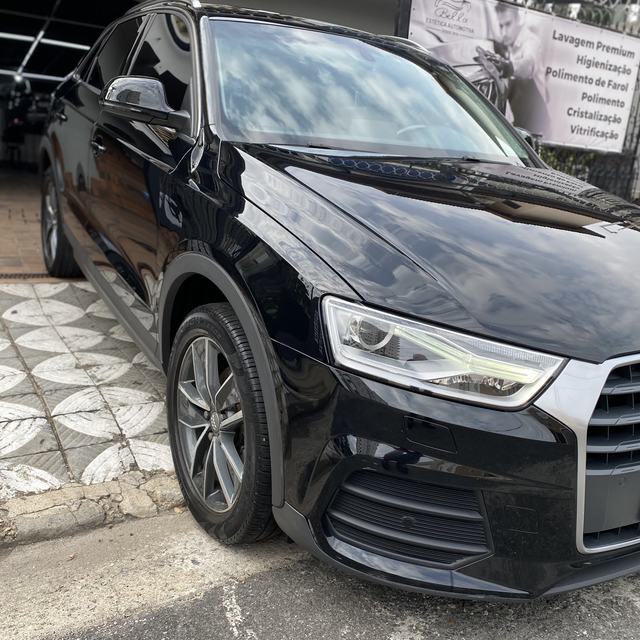 Audi preto com pintura espelhada